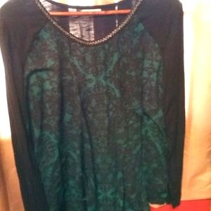 🌹$7 *with bundle*Maurice's green and black lace print tunic